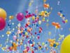 Verjaardagskaarten ja de onrvanger is jarig, kaart met de naam van de jarige en feestelijke ballonnen